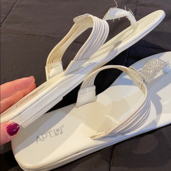 White sandals - Picture 4 of 6